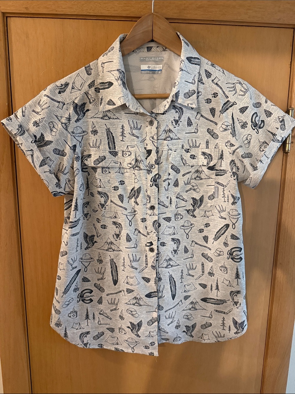 Columbia Women’s Short Sleeve Button-Down Shirt Outdoor Camping Print Size Large